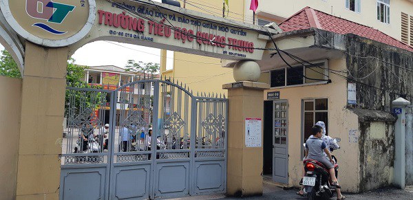 Vụ mẹ chụp ảnh con ở cổng trường giữa trưa nắng: Học sinh đã được ăn bán trú tại trường - 3
