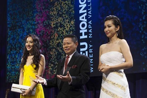 dai gia goc viet co 80 co bo, dac biet gay chu y qua cuoc tinh chang 72 nang 27 - 5