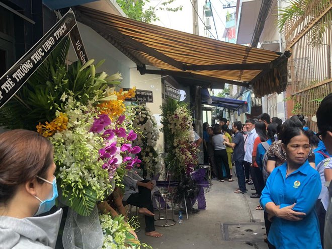 Đám tang HS qua đời vì bị cây đè: Mới ăn được 1-2 đũa mì thì gốc cây bật lên - 1