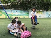Làm mẹ - Đến trường đón con muộn, mẹ ứa nước mắt khi nghe lời đề nghị của con gái