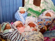 Bà bầu - Đinh ninh mang thai đôi, mẹ choáng váng khi lên bàn đẻ thường hết bé này đến bé khác