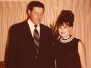 Tin tức - Người vợ tận tâm đột ngột mất tích, 40 năm sau sự thật lộ tẩy nhờ vết máu trong gara