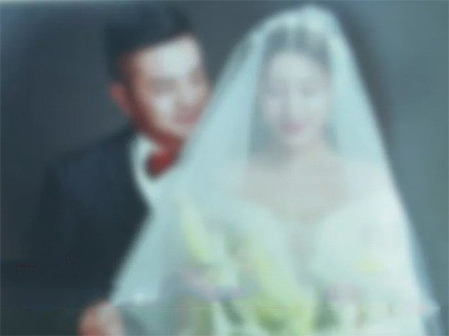 Đi chụp ảnh cưới với bạn trai mới, cô dâu điếng người khi nhận về album với bạn trai cũ