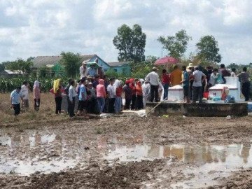 Đám tang người nhảy lầu tự tử trong sân tòa: Người thân tiết lộ chuyện đau lòng