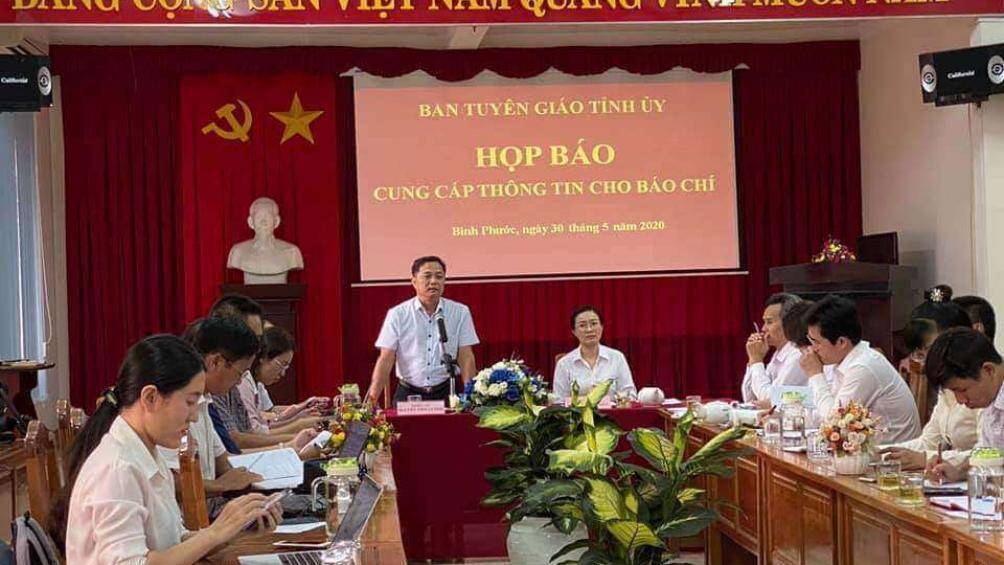 Đám tang người nhảy lầu tự tử trong sân tòa: Người thân tiết lộ chuyện đau lòng - 3