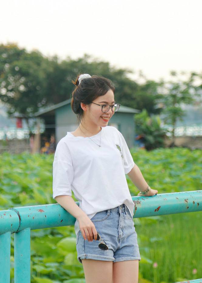 Giới trẻ đua nhau lên hồ Tây chụp ảnh mùa nắng nóng - 2