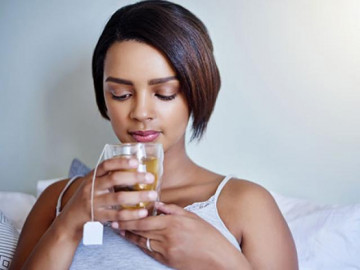 Đau bụng kinh nên uống gì?