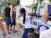Tin tức - Lời trần tình của người mẹ trói con gái vào xe tải vì tội "trộm tiền" gây xôn xao MXH