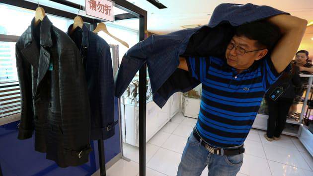 Du khách hết hồn khi tới trang trại cá sấu lớn nhất Thái Lan - 12