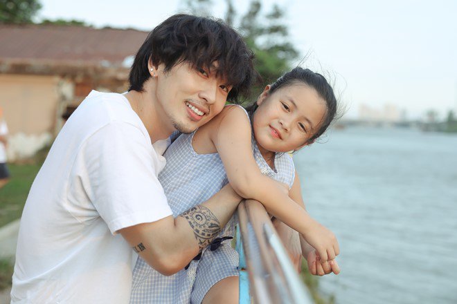 Khoảnh khắc amp;#34;đốn timamp;#34; fan của amp;#34;ông bốamp;#34; Tuấn Trần và amp;#34;con gáiamp;#34; Ngân Chi - 2