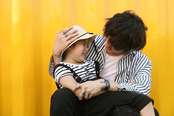 Khoảnh khắc amp;#34;đốn timamp;#34; fan của amp;#34;ông bốamp;#34; Tuấn Trần và amp;#34;con gáiamp;#34; Ngân Chi - 3