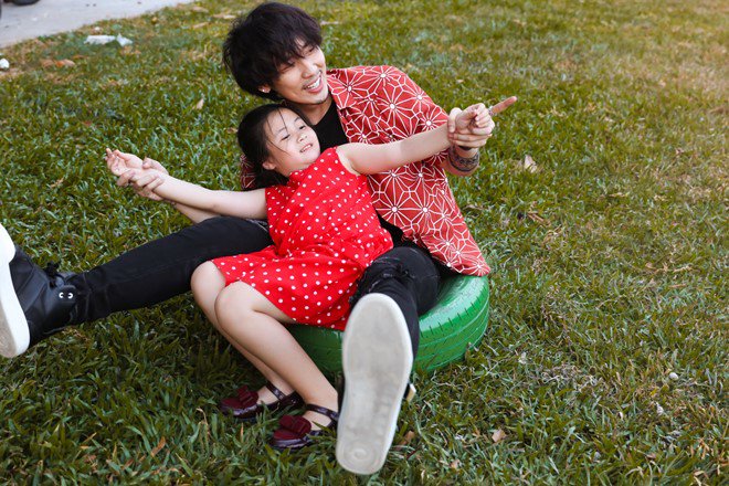 Khoảnh khắc amp;#34;đốn timamp;#34; fan của amp;#34;ông bốamp;#34; Tuấn Trần và amp;#34;con gáiamp;#34; Ngân Chi - 5