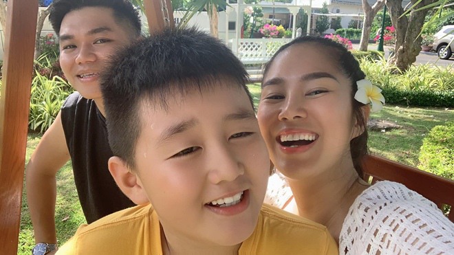 Sao Việt 24h: amp;#34;Bà đẻamp;#34; Đặng Thu Thảo đi chơi sau 10 ngày sinh con, bé lớn thành tâm điểm - 4