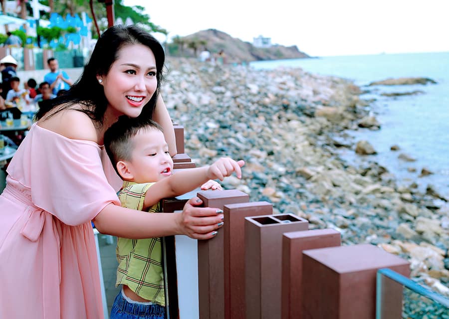 Sao Việt 24h: amp;#34;Bà đẻamp;#34; Đặng Thu Thảo đi chơi sau 10 ngày sinh con, bé lớn thành tâm điểm - 5