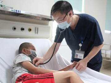 Bác sĩ BV Nhi chỉ cách phân biệt sốt, đau đầu thông thường với sốt, đau đầu do viêm não