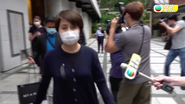 Đám tang amp;#34;vua sòng bài Macauamp;#34;: Con dâu chân dài tiều tụy, không thấy bóng dáng con rể tài tử - 2