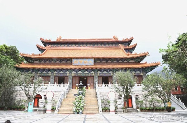 Đám tang amp;#34;vua sòng bài Macauamp;#34;: Con dâu chân dài tiều tụy, không thấy bóng dáng con rể tài tử - 11