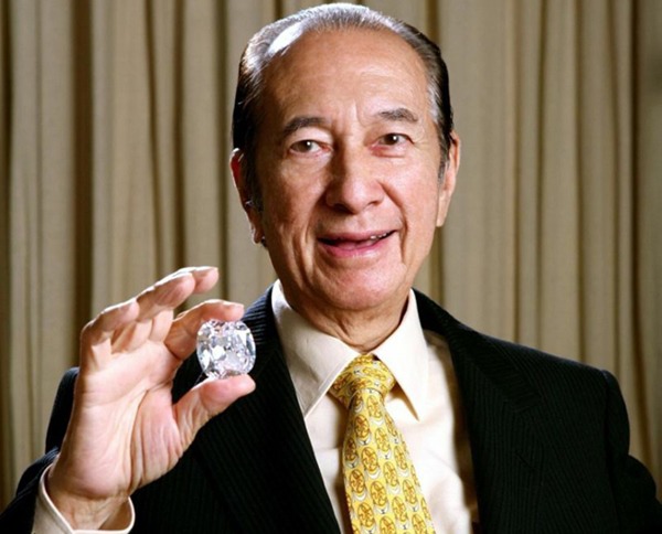 Đám tang amp;#34;vua sòng bài Macauamp;#34;: Con dâu chân dài tiều tụy, không thấy bóng dáng con rể tài tử - 1