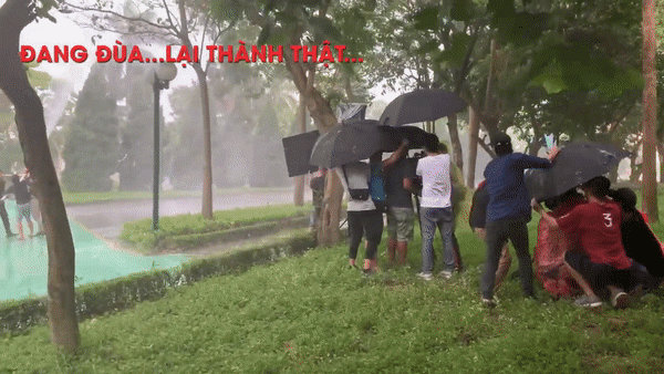 Bí mật amp;#34;đang đùa lại thậtamp;#34; của cảnh ôm nhiều nước mắt nhất Tình Yêu Và Tham Vọng - 4