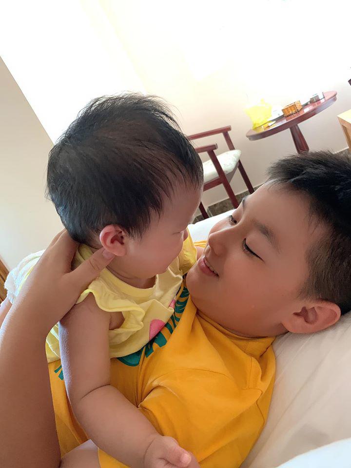 Sao Việt 24h: Hoà Minzy amp;#34;cảm ơn chồng và mẹ chồngamp;#34;, nói về việc họ phải bán nhà vì mình - 8