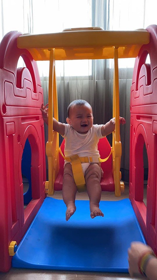 Sao Việt 24h: Hoà Minzy amp;#34;cảm ơn chồng và mẹ chồngamp;#34;, nói về việc họ phải bán nhà vì mình - 10