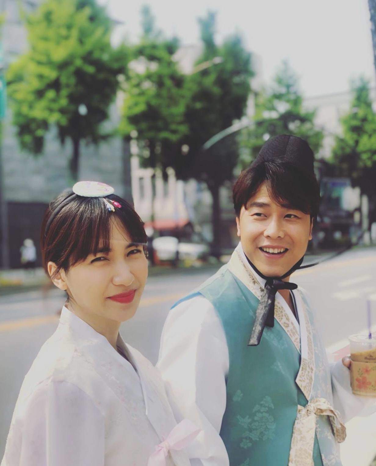 Sao Việt 24h: Hoà Minzy amp;#34;cảm ơn chồng và mẹ chồngamp;#34;, nói về việc họ phải bán nhà vì mình - 4