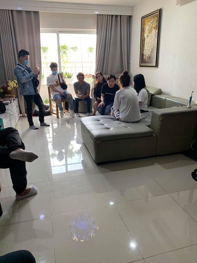 Sao Việt 24h: Hoà Minzy amp;#34;cảm ơn chồng và mẹ chồngamp;#34;, nói về việc họ phải bán nhà vì mình - 5