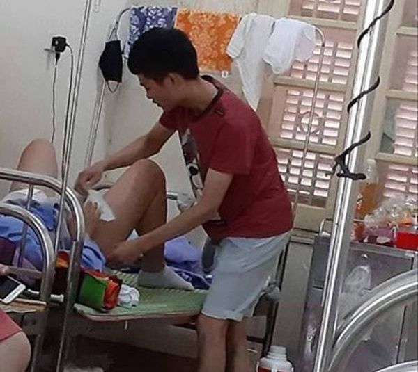 Vợ đẻ nhõng nhẽo, chồng vẫn ân cần chiều chuộng hết xoa đầu lại đút từng thìa cháo - 12