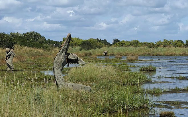 Buổi tối gặp những bức tượng đầm lầy này đảm bảo du khách hết hồn bỏ chạy - 11