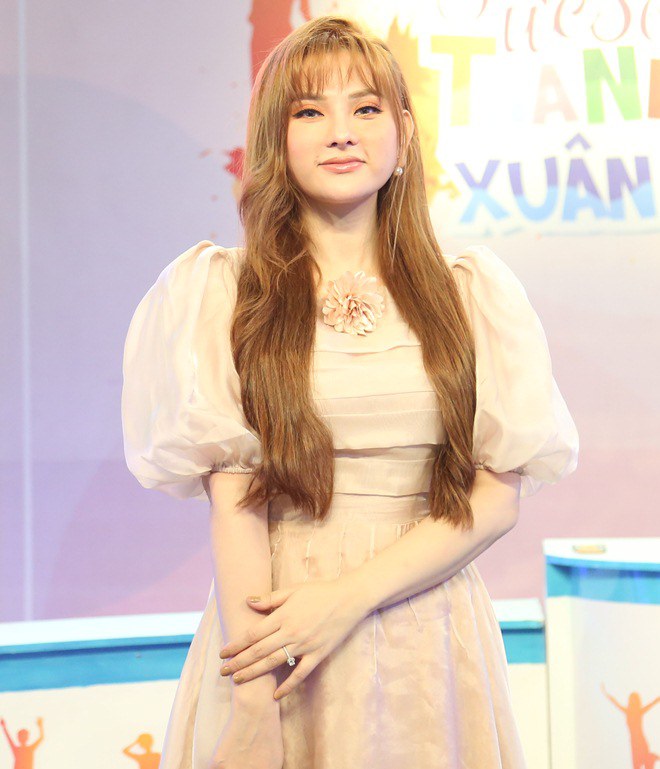 Thu Thuỷ vác bụng bầu đi quay, nói về cha mẹ ruột đã ly hôn đều có được người mới - 2