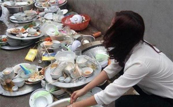 Ra mắt bị bắt rửa 15 mâm bát, cô gái đứng phắt dậy đi về được chị em hưởng ứng - 2
