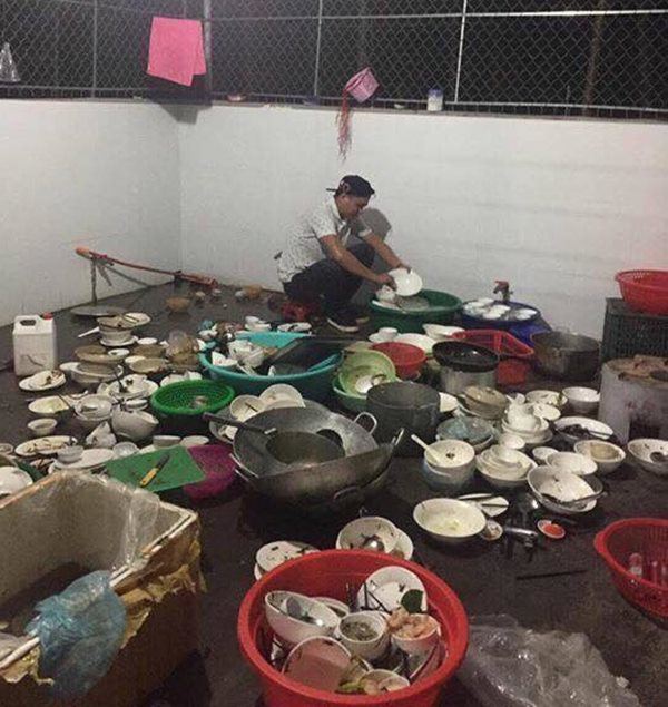 Ra mắt bị bắt rửa 15 mâm bát, cô gái đứng phắt dậy đi về được chị em hưởng ứng - 4