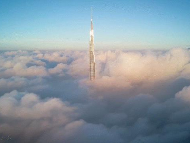 Clip Eva - Khung cảnh siêu thực của tòa nhà cao vượt mây tại Dubai