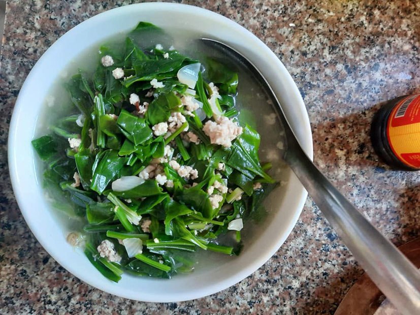 Loại cây dại mọc đầy đường tưởng không ăn được, đem nấu canh lại ngon xuất sắc - 2