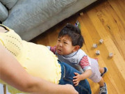 Làm mẹ - Con cái sống xa bố mẹ: Tổn thương của những đứa trẻ bị bỏ lại phía sau