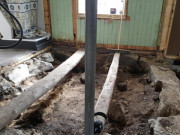 Tin tức - Dỡ sàn nhà lên thấy vật sáng lấp lánh, cặp vợ chồng kinh ngạc khi biết sự thật