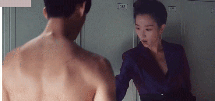 amp;#34;Cụ giáoamp;#34; Kim Soo Hyun cởi áo khoe thân bị amp;#34;sờ soạngamp;#34;, khán giả bỗng nhớ Song Joong Ki - 2