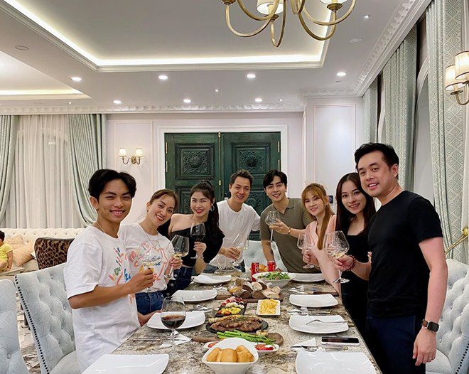 Sao Việt 24h: Dàn sao vui mừng khi Hồng Ngọc đăng ảnh dung mạo hiện tại sau vụ bỏng - 10