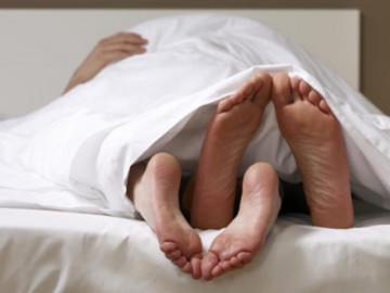 Quan hệ tình dục sau sinh bắt đầu khi nào và những điều cần chú ý