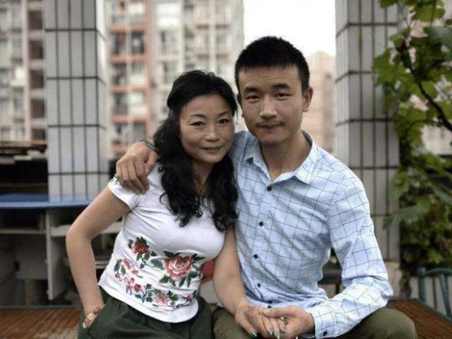 Cô dâu 46 tuổi kết hôn với chú rể 23 tuổi chỉ sau 60 ngày quen nhau giờ ra sao?