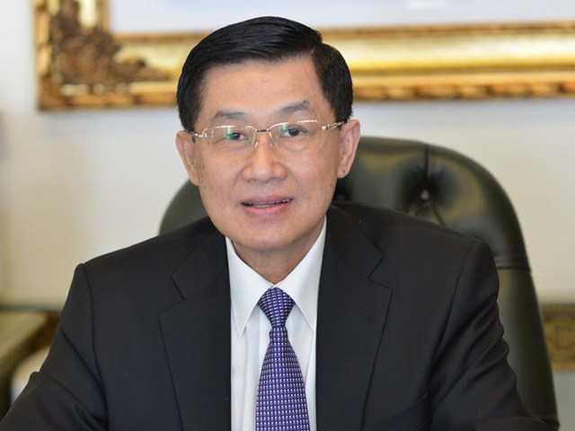 dai gia viet 2 doi vo, 8 nguoi con toan nhan sac cuc pham va vo van dieu choang ngop - 1