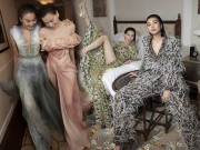 Thời trang - Diện thiết kế Công Trí, Hà Hồ cùng Thanh Hằng nắm tay nhau "chiếm sóng" Vogue Pháp