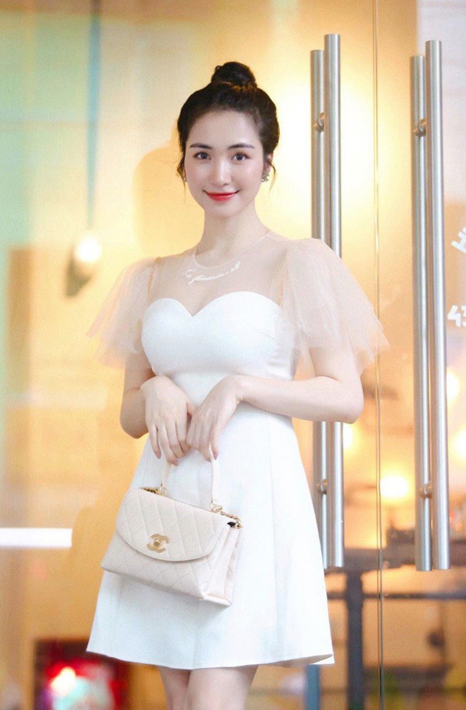 Tình cũ các cầu thủ ngôi sao: Người amp;#34;ngồi trên núi tiềnamp;#34;, kẻ có được thiếu gia - 1