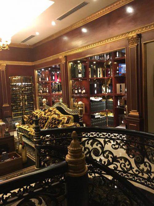 Dát vàng từ cánh cổng cho đến quân cờ, biệt thự nhà chồng Hà Tăng hoành tráng thế nào? - 8