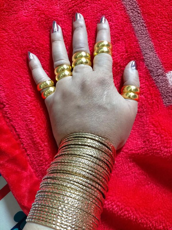 amp;#34;Cô Minh Hiếuamp;#34; 10 đời chồng: Lái xe đi mua vàng amp;#34;giải khuâyamp;#34;, tiết lộ điều khiến fan thích thú - 7