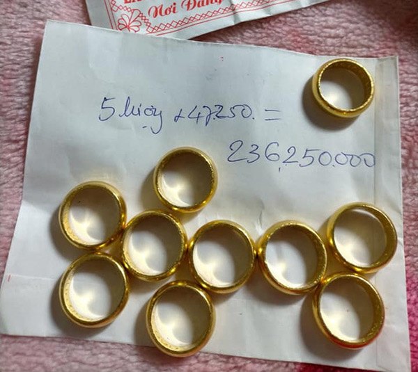 amp;#34;Cô Minh Hiếuamp;#34; 10 đời chồng: Lái xe đi mua vàng amp;#34;giải khuâyamp;#34;, tiết lộ điều khiến fan thích thú - 4