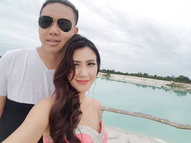 Đại gia từng tặng bạn gái xe hơi, đồng hồ 7 tỷ gây chấn động giờ ra sao? - 11