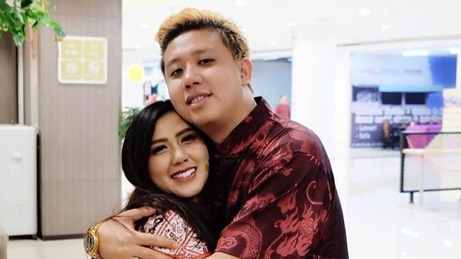 Đại gia từng tặng bạn gái xe hơi, đồng hồ 7 tỷ gây chấn động giờ ra sao? - 12