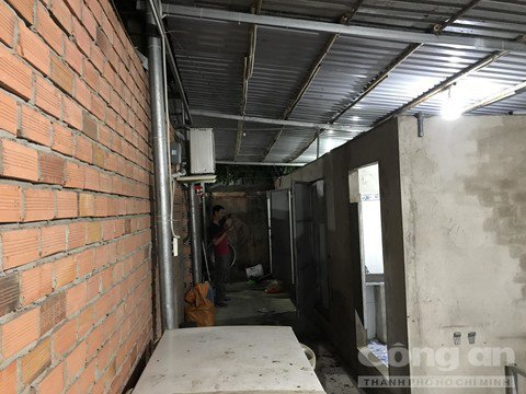 Lạnh gáy cảnh bé gái bị điện giật khi đang chơi trước cửa nhà - 1