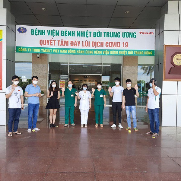 Phi công người Anh ăn được cháo, thêm 6 ca COVID-19 khỏi bệnh, VN chỉ còn 9 ca dương tính - 1